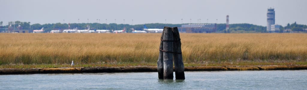 Aeroporto Marco Polo, Venezia, vista dalla laguna