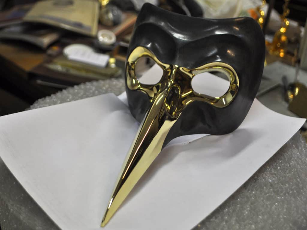 Что стоит посмотреть в Венеции - маска врача литейной мастерской