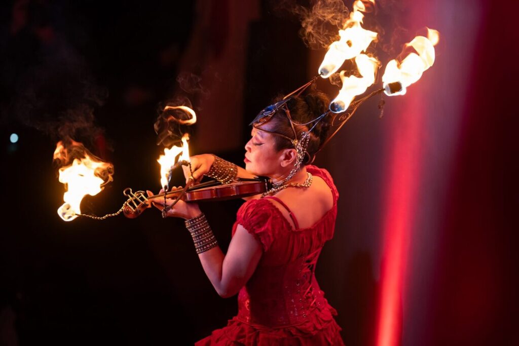 Бал Маскарад Carnival in Love Шоу огонь