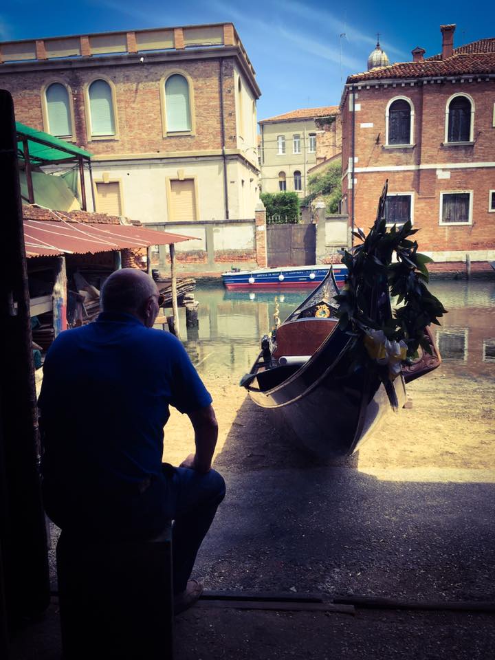 Как делают гондолы на верфи в Венеции