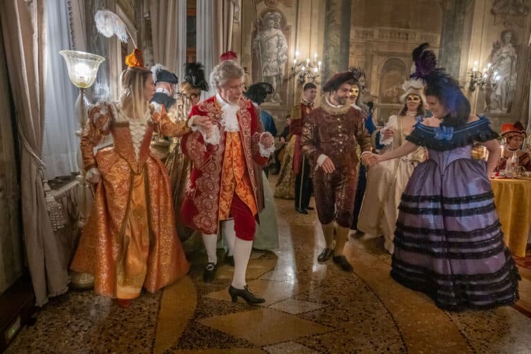 Бал в Венеции. Венецианские отражения