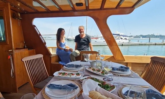 a in yacht in laguna Venezia