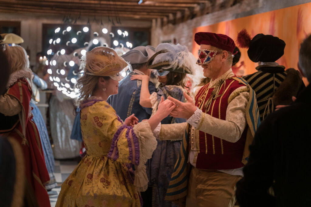 Венецианский бал маскарад танец в отеле Heureka