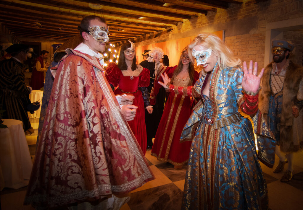 Венецианский бал маскарад танцы в отеле Heureka
