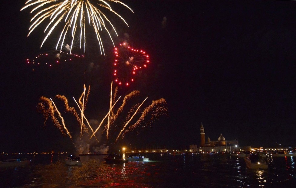 Реденторе Венеция на лодке