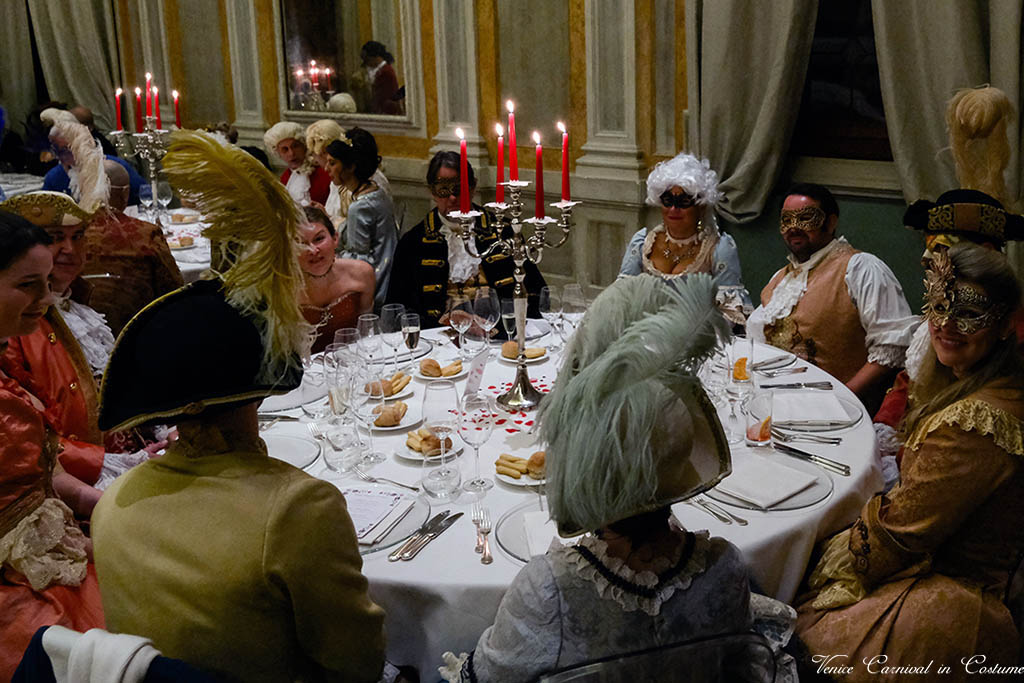 Venice Masquerade. Бал-маскарад в Венеции. Праздничный стол