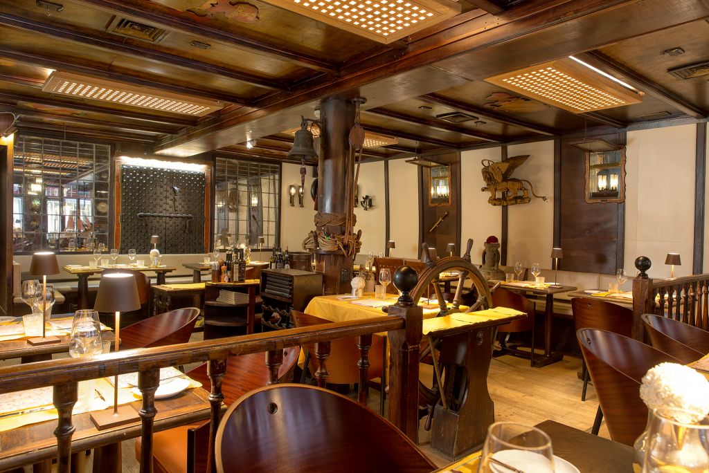 Ресторан в Венеции. Local-restaurant-Venice-Italy