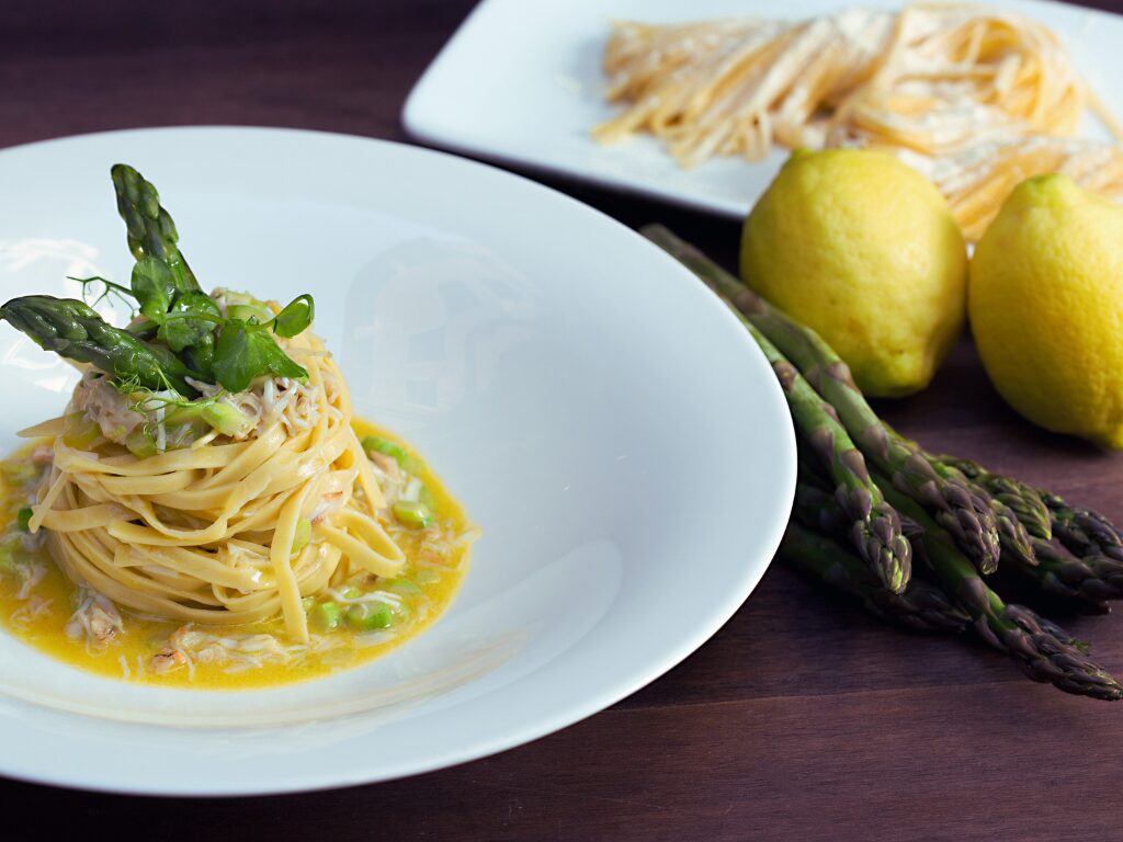 Дегустация вин и ужин. Ресторан в Венеции. Паста