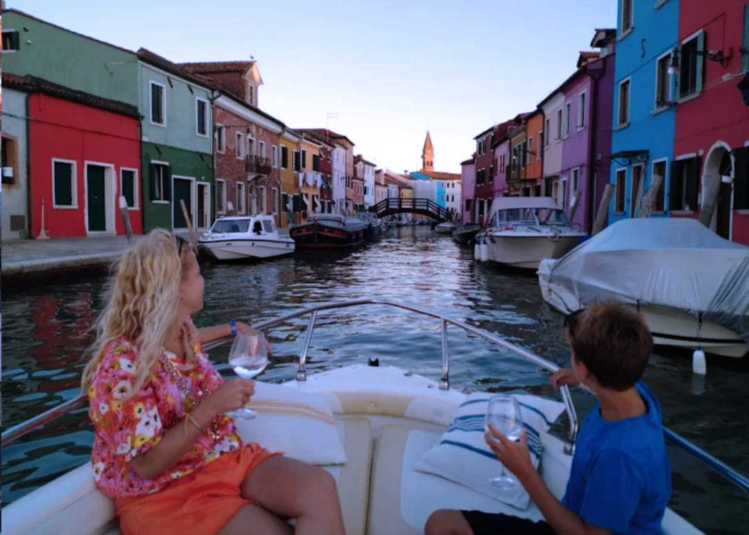 Аренда лодки в Венеции. Аперитив в Бурано