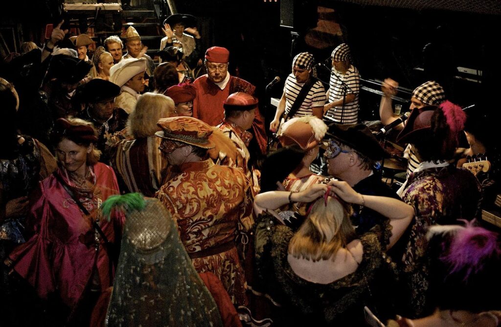 Venetian Carnival праздник на галеоне