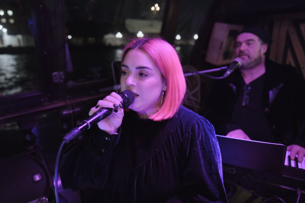 Venetian Carnival на галеоне. Живая музыка