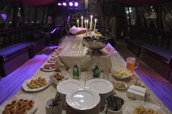 Venetian Carnival . Вечер на галеоне. Еда