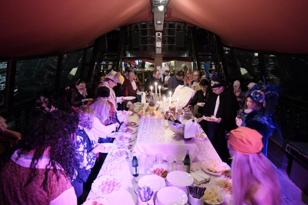 Venetian Carnival . Вечер на галеоне. Стол