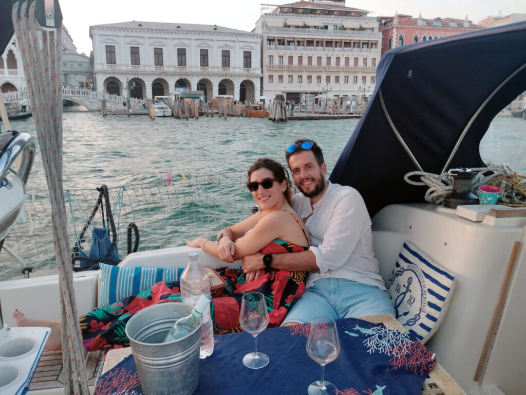 Парусная лодка Венеция. Романтический ужин на яхте