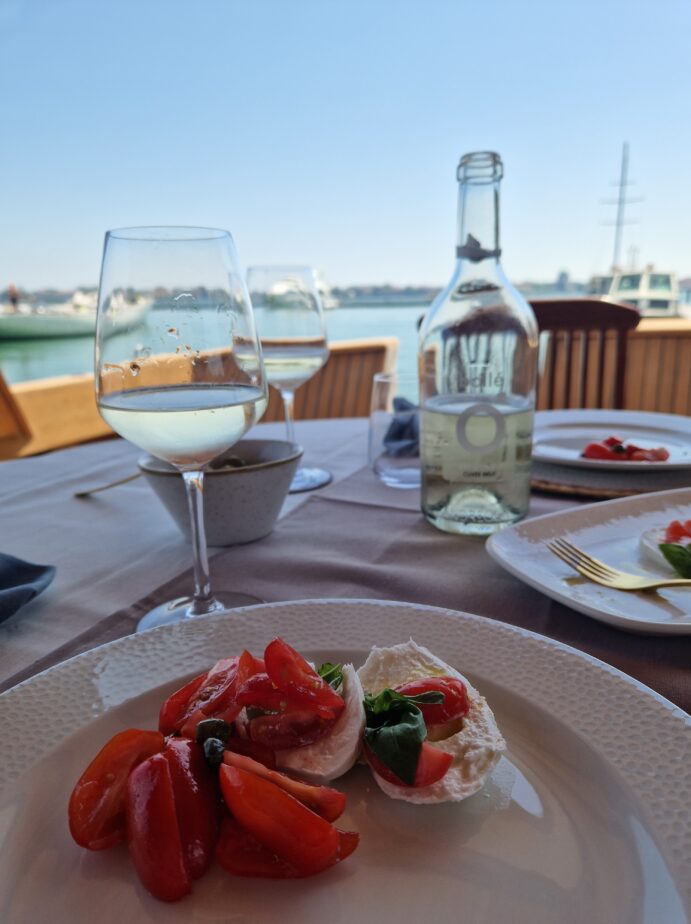 Аренда яхты в Венеции. Аперитив