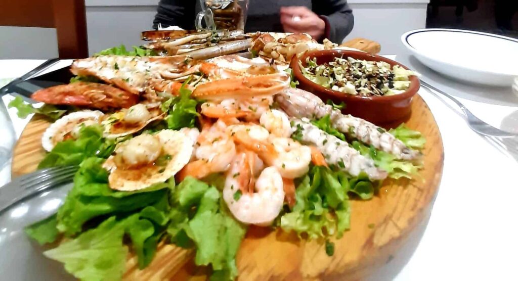 Аренда яхты в Венеции. морские блюда