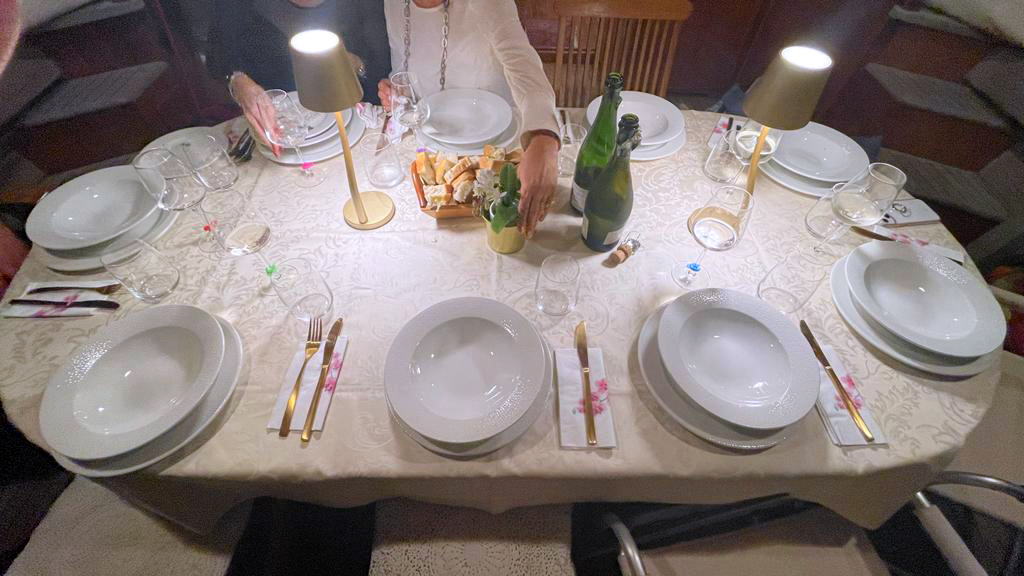 Аренда яхты в Венеции. ужин на борту