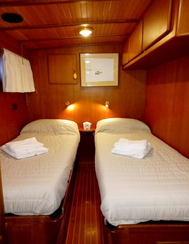 Аренда яхты в Венеции. каюта