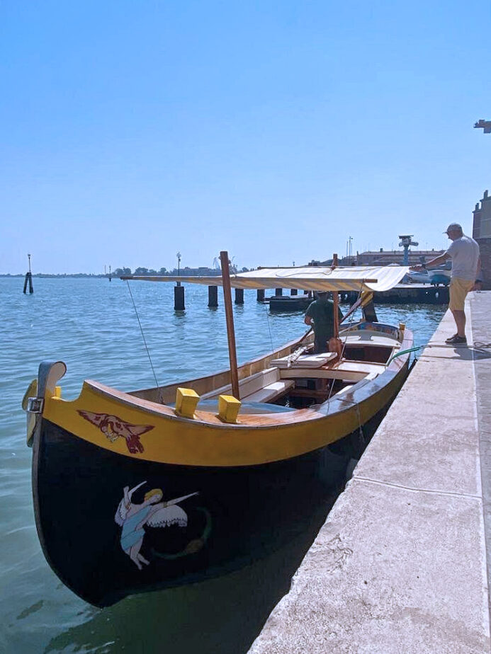 Тур на традиционной лодке из Венеции