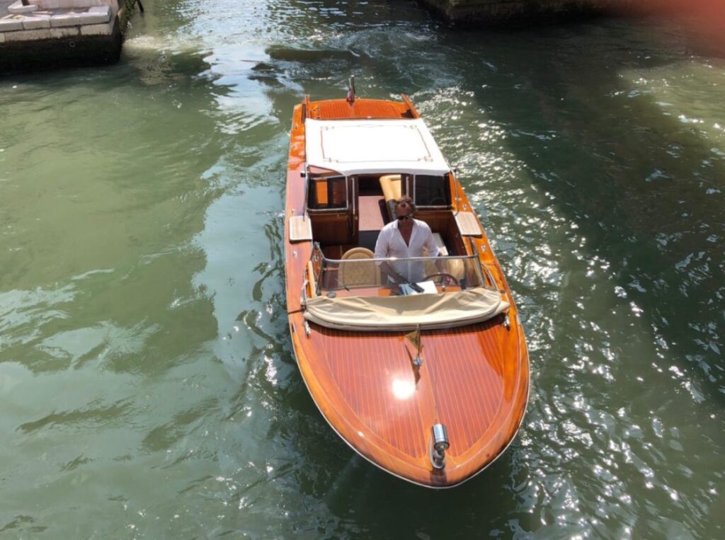 Услуга такси от аэропорта Венеции до Мурано