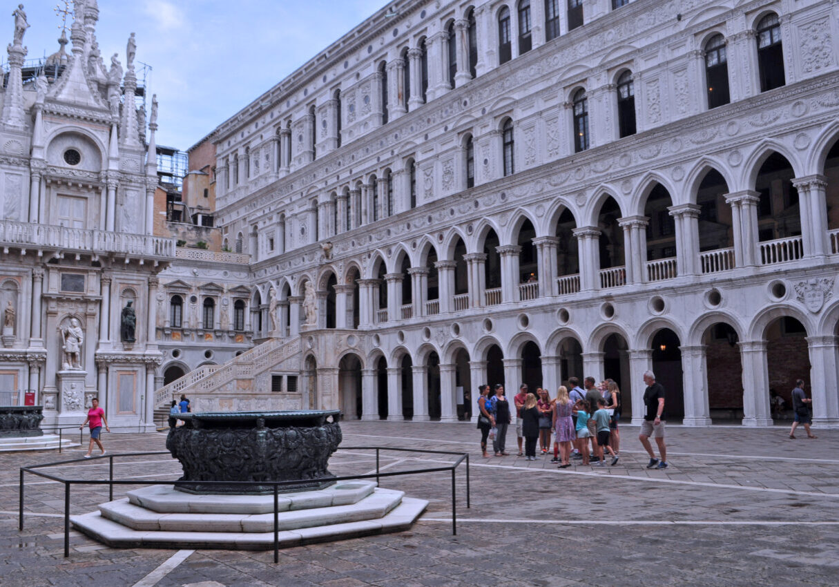 Дворец Дожей в Венеции внутри