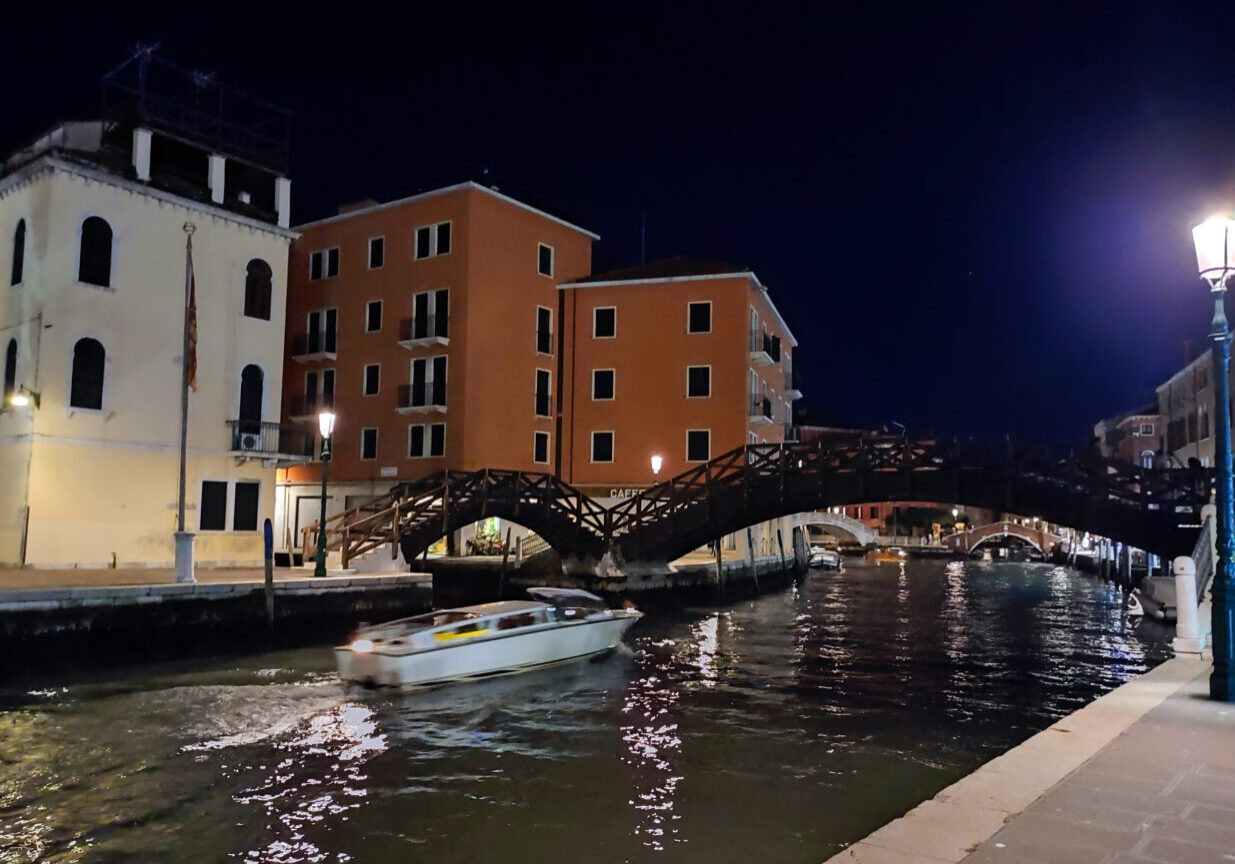 Как добраться из аэропорта Венеции в город ночью. такси