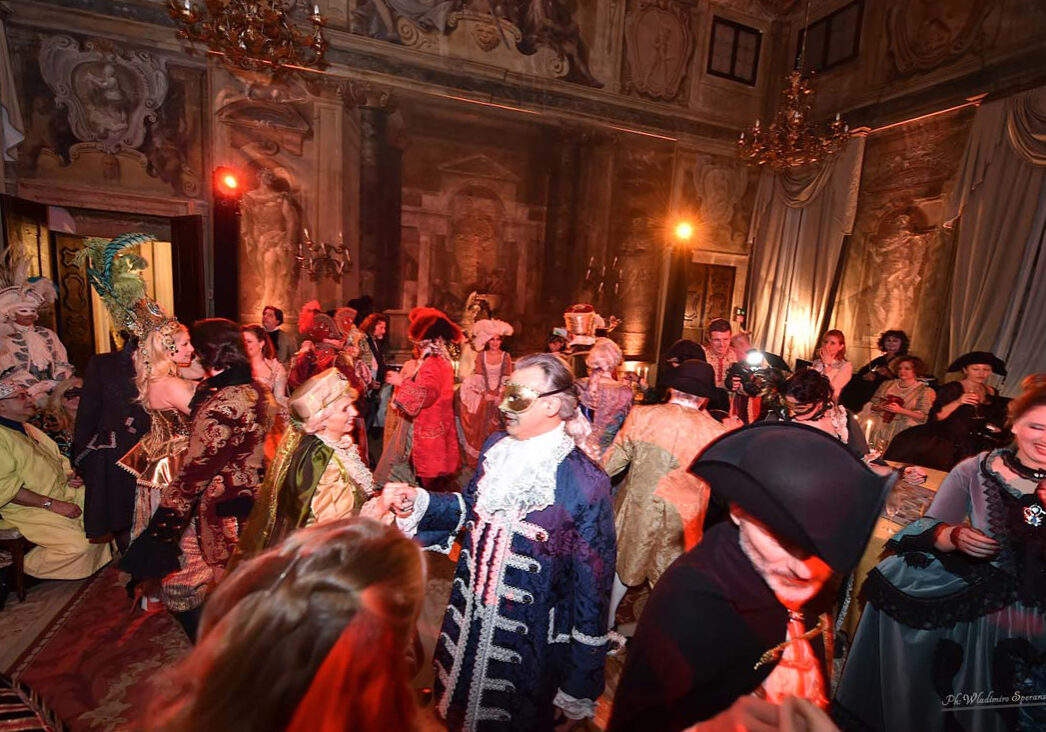 Карнавал бал в Венеции Куртизанки во Дворце