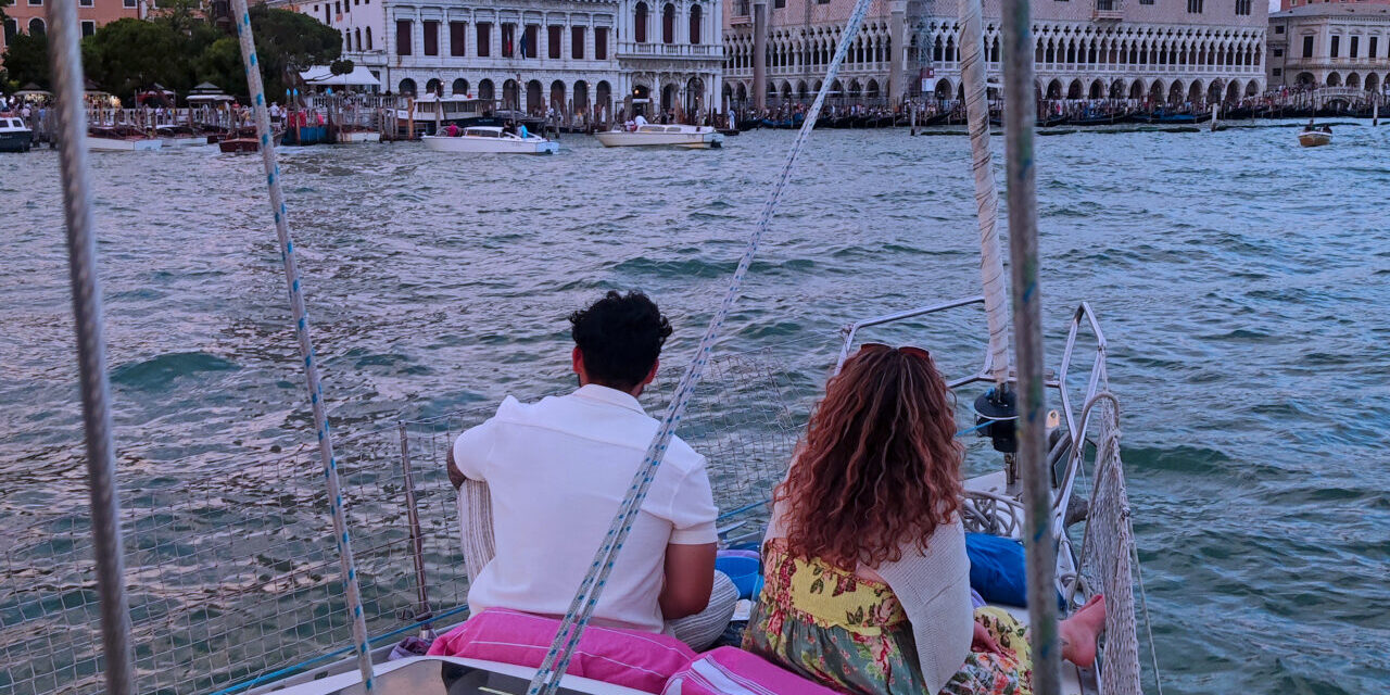 Venice Boat Ride. Романтический ужин на яхте